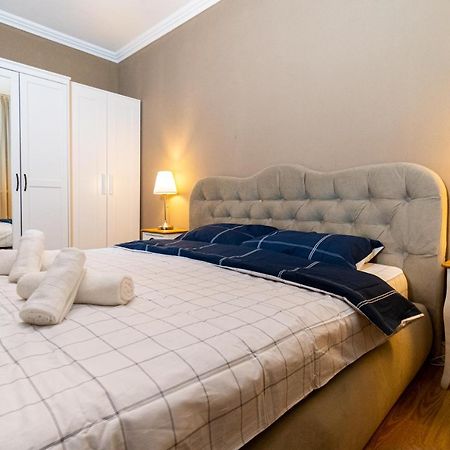 Central Apt. Near Afi Mall, 5 Mins To The Old Town By Car Apartment Brasov Bagian luar foto