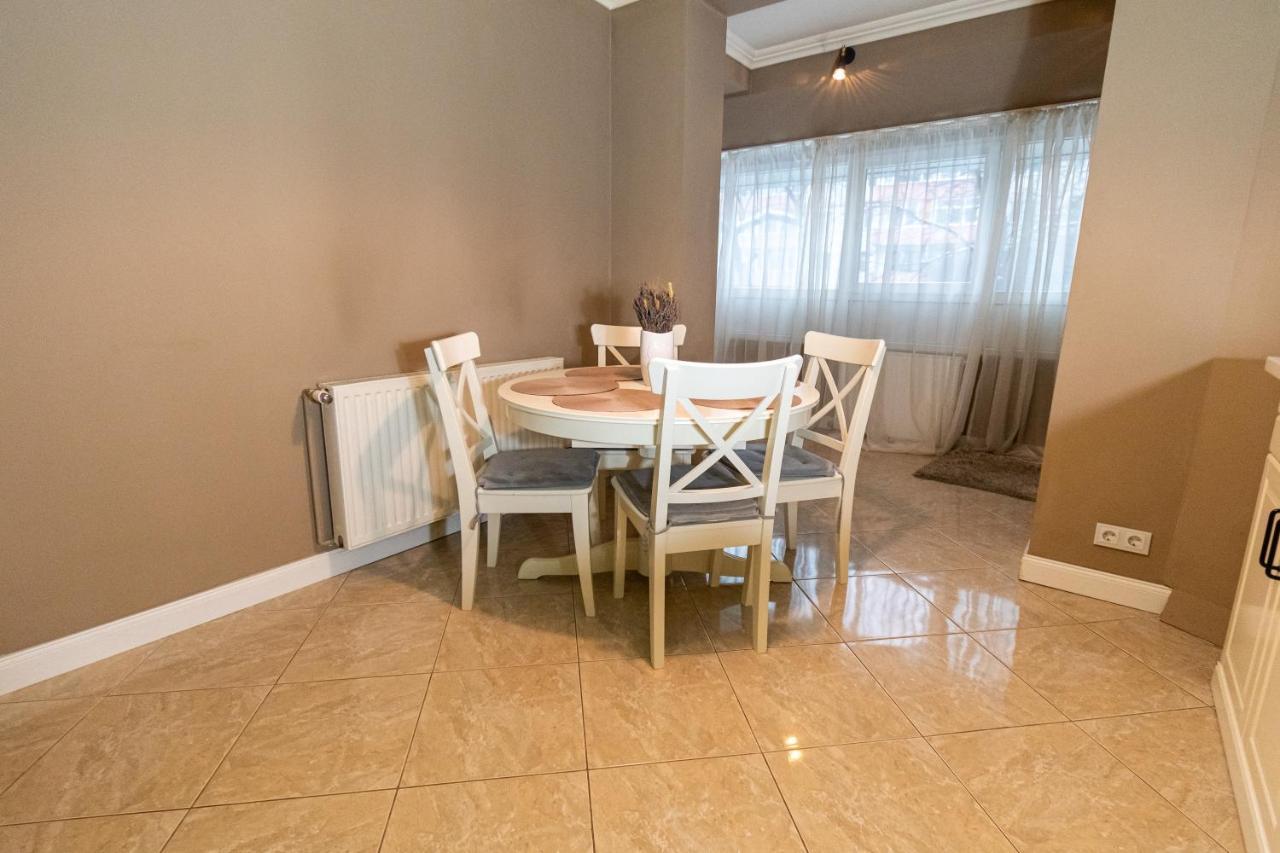Central Apt. Near Afi Mall, 5 Mins To The Old Town By Car Apartment Brasov Bagian luar foto
