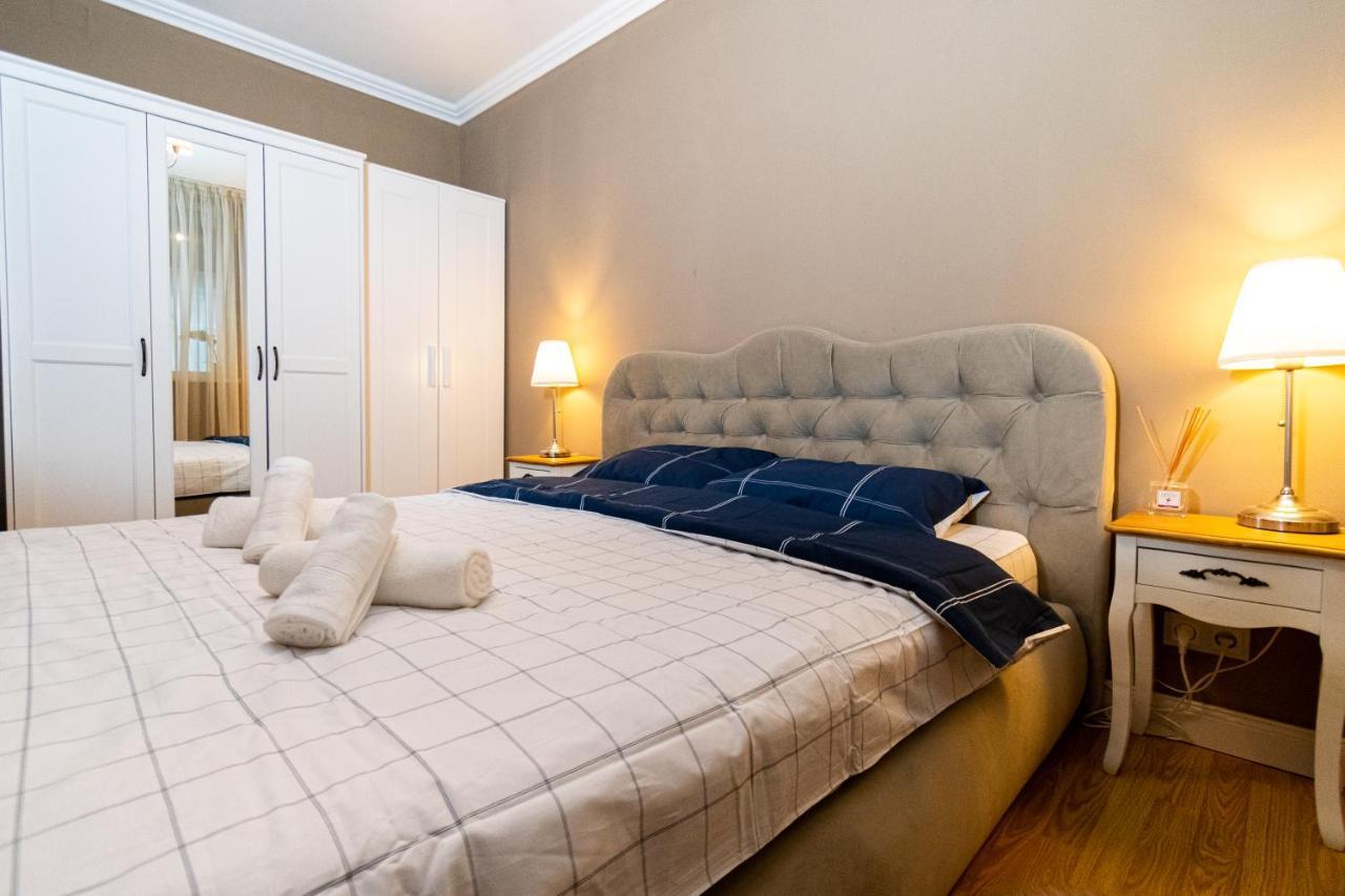 Central Apt. Near Afi Mall, 5 Mins To The Old Town By Car Apartment Brasov Bagian luar foto