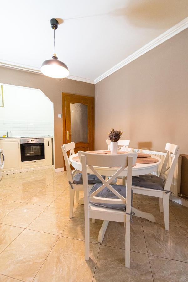 Central Apt. Near Afi Mall, 5 Mins To The Old Town By Car Apartment Brasov Bagian luar foto