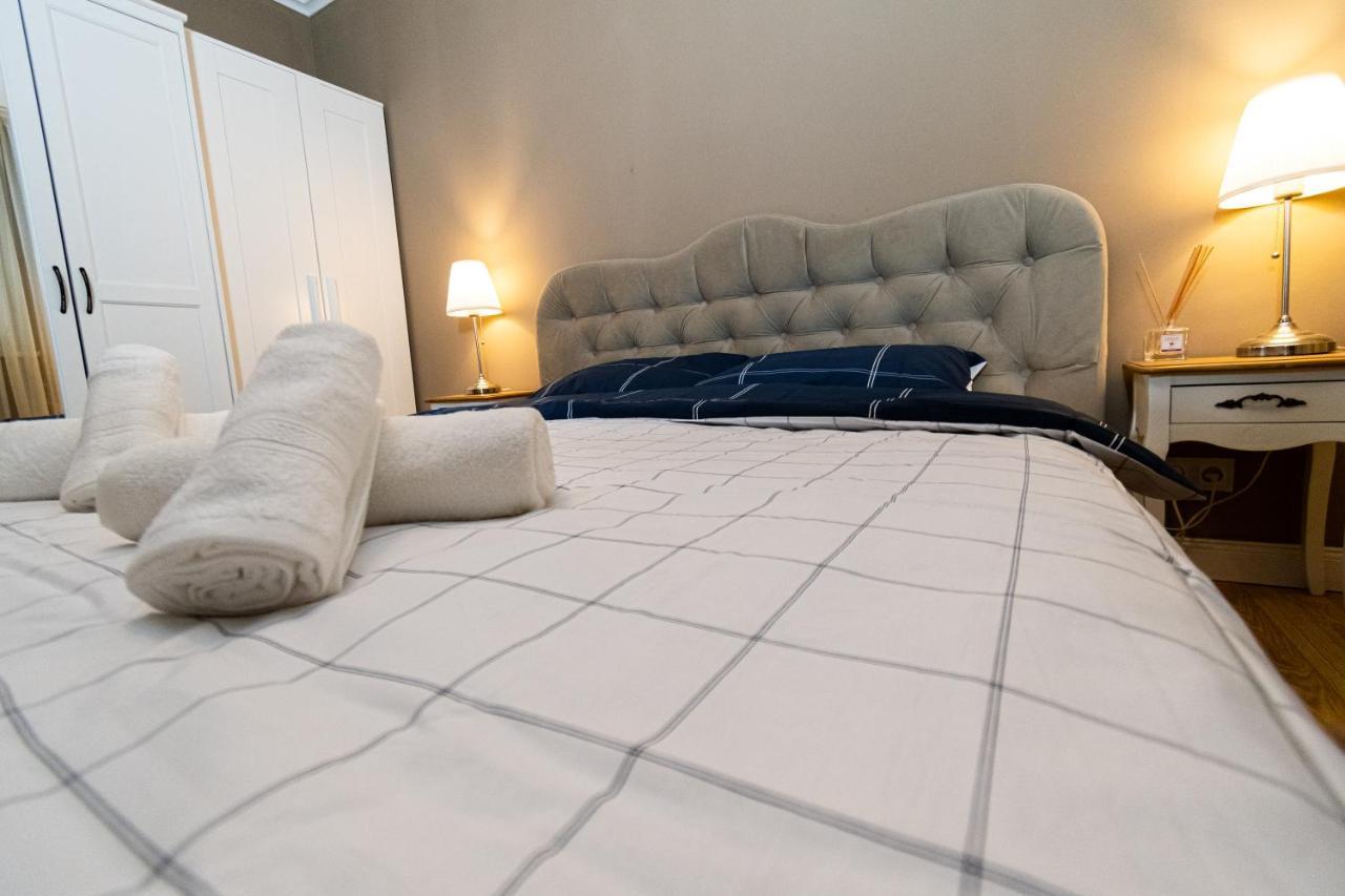 Central Apt. Near Afi Mall, 5 Mins To The Old Town By Car Apartment Brasov Bagian luar foto