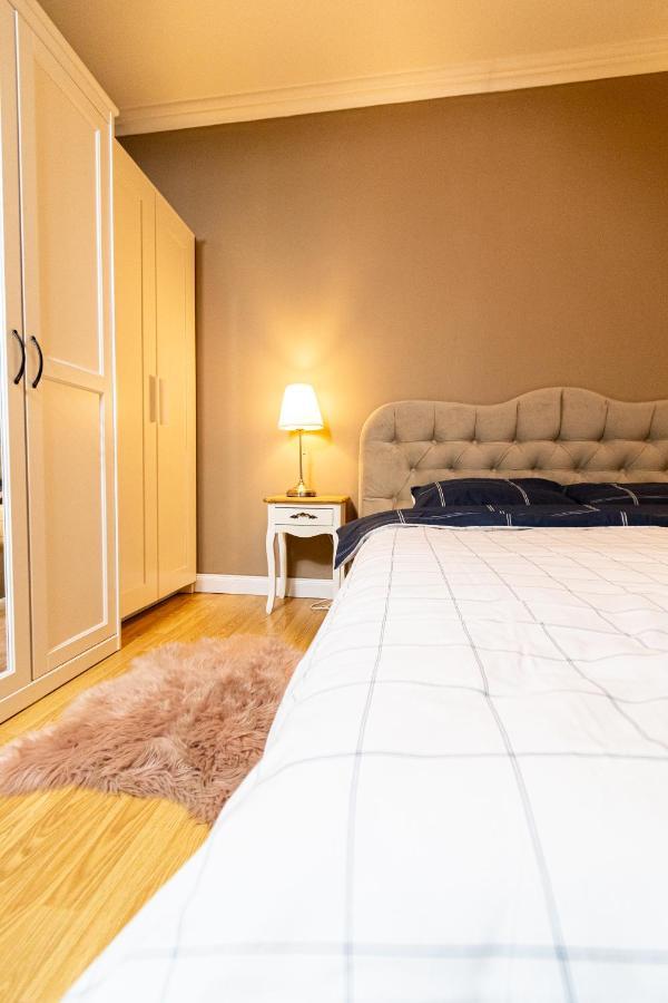 Central Apt. Near Afi Mall, 5 Mins To The Old Town By Car Apartment Brasov Bagian luar foto